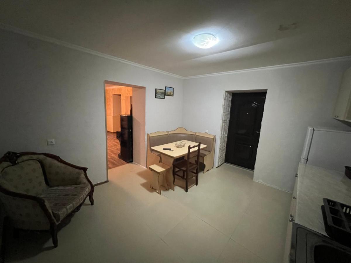 Cozy Apartment In The Centre Of คูทายสิ ภายนอก รูปภาพ